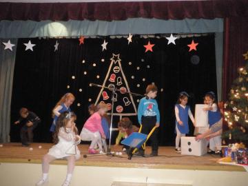 Vianočný program detí ZŠ s MŠ Vianočný program detí ZŠ s MŠ