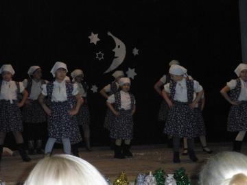 Vianočný program detí ZŠ s MŠ Vianočný program detí ZŠ s MŠ